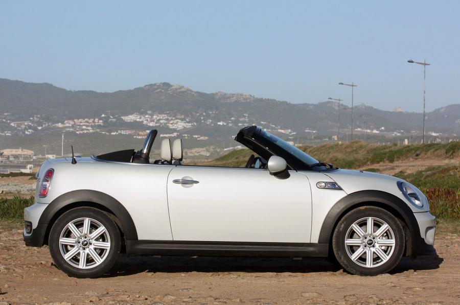  Mini Cooper S Cabrio 2012 года  (фото 23 из 51)